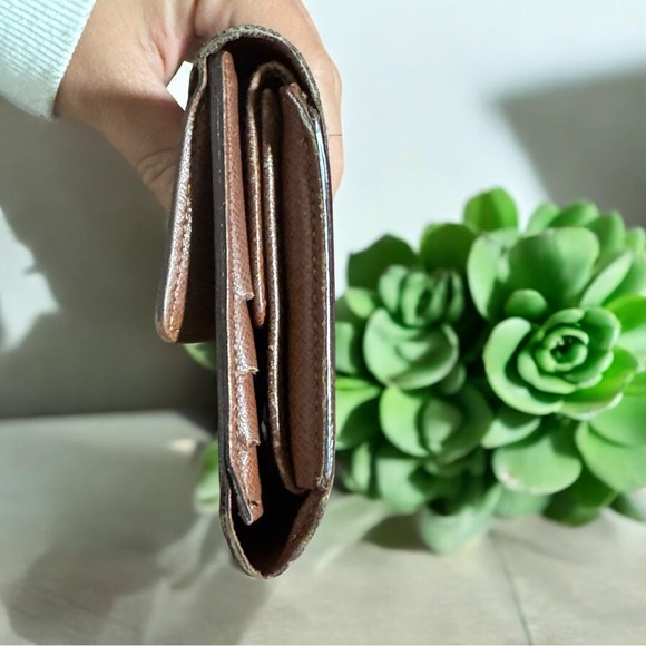 LOUIS VUITTON - Monogram Tri-fold for Men and Women - Picture 6 of 14